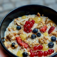 Oatmeal with berries